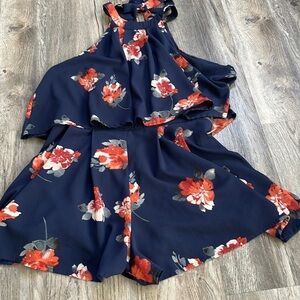 Listicle Women’s Navy Floral Shorts Jumpsuit Romper, Keyhole tie back, size LG